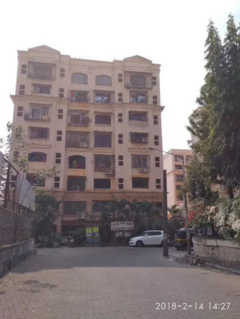 2 BHK Oakland Park in Andheri West, photo 1