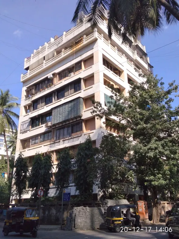 Queens Corner — Bandra West