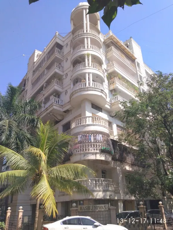 2 BHK Hashu Niwas in Bandra West, photo 1