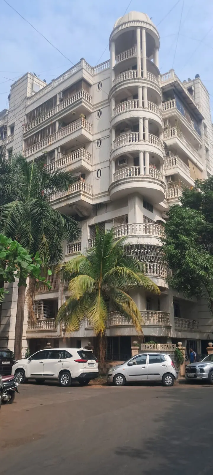 2 BHK Hashu Niwas in Bandra West, photo 2