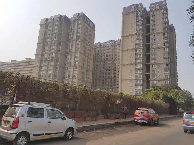 Kanakia Paris — Bandra East (5)