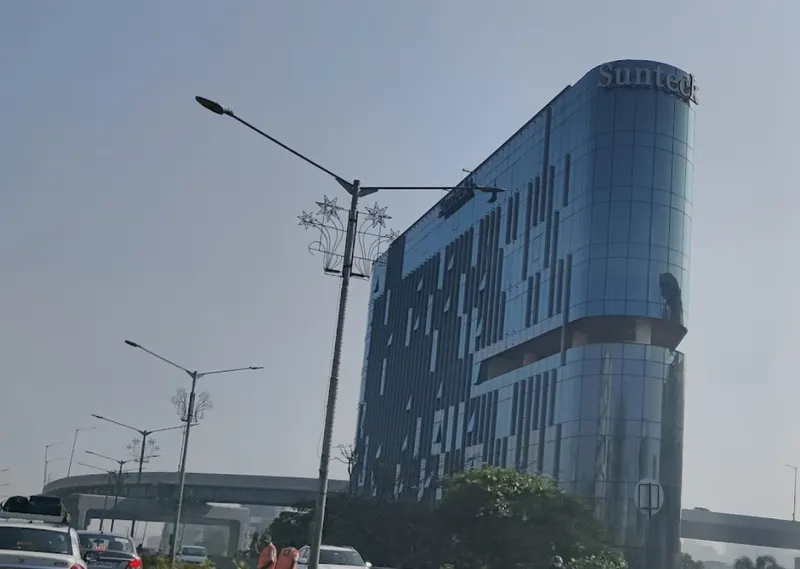 Sunteck Icon — Santacruz East