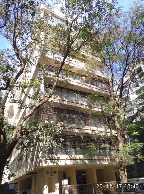 La Roche — Bandra West