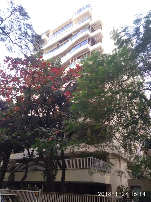 Meera — Santacruz West (1)
