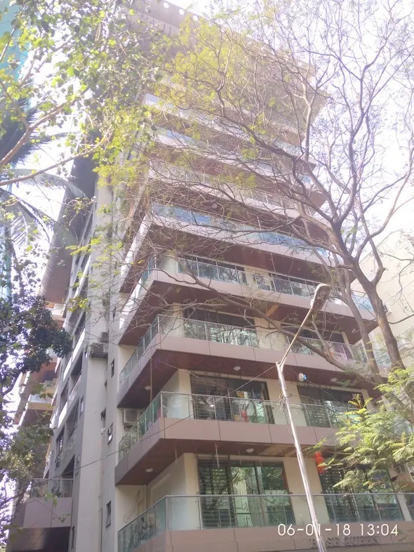 Rose Queen — Khar West (1)