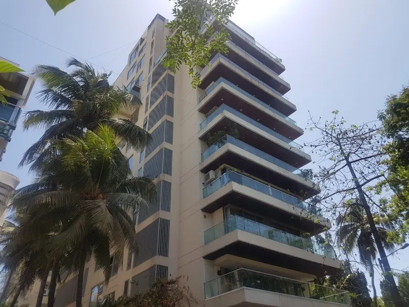 Rustomjee Ciroc — Juhu