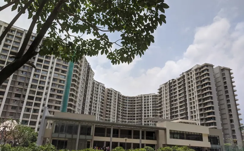 Kalpataru Aura — Ghatkopar West (1)