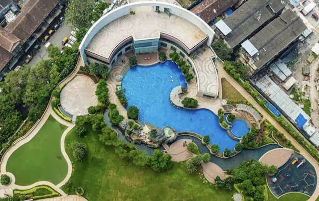 Raheja Vivarea — Mahalaxmi