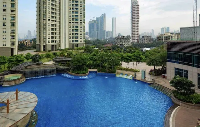 Raheja Vivarea — Mahalaxmi