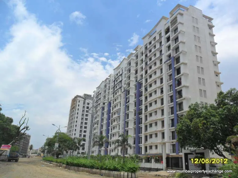 Platinum Lawn — Thane West