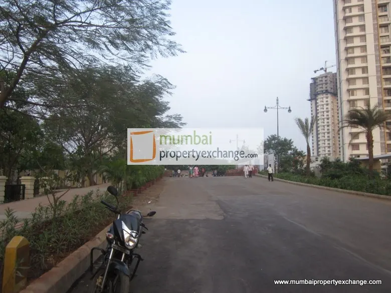 Lodha Luxuria Priva — Thane West (2)