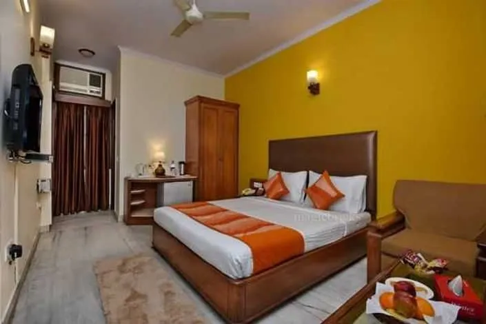 Khar Friends — Khar West (1)