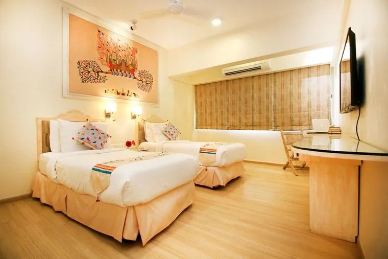 Bajaj Onyx — Bandra West (5)
