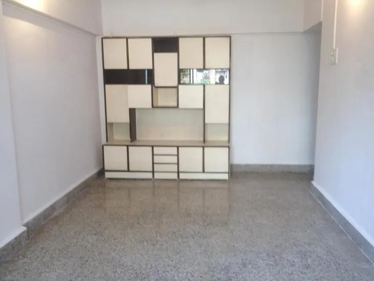 2 BHK Parijat in Bandra West, photo 2