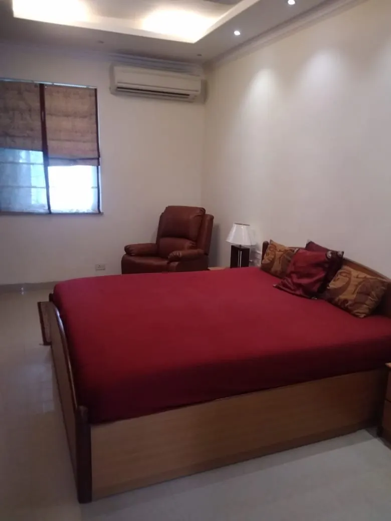 Metropolitan — Bandra West (4)