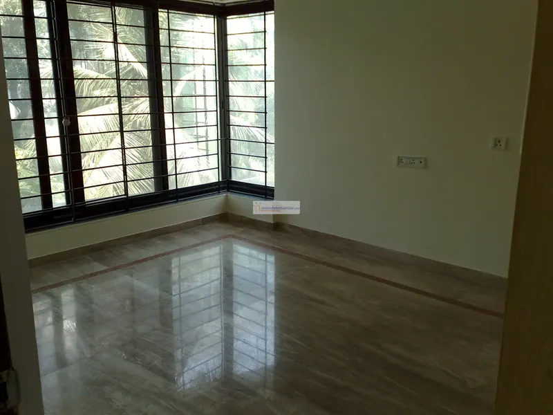 Flora — Khar West