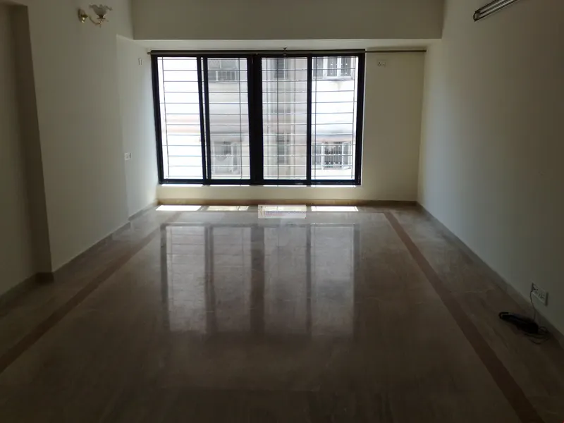 Flora — Khar West