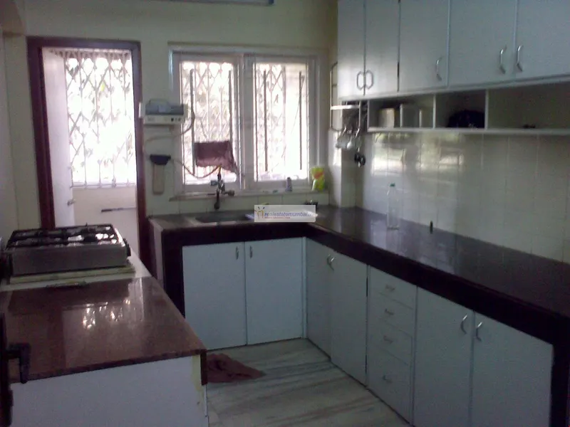 Florencia — Bandra West