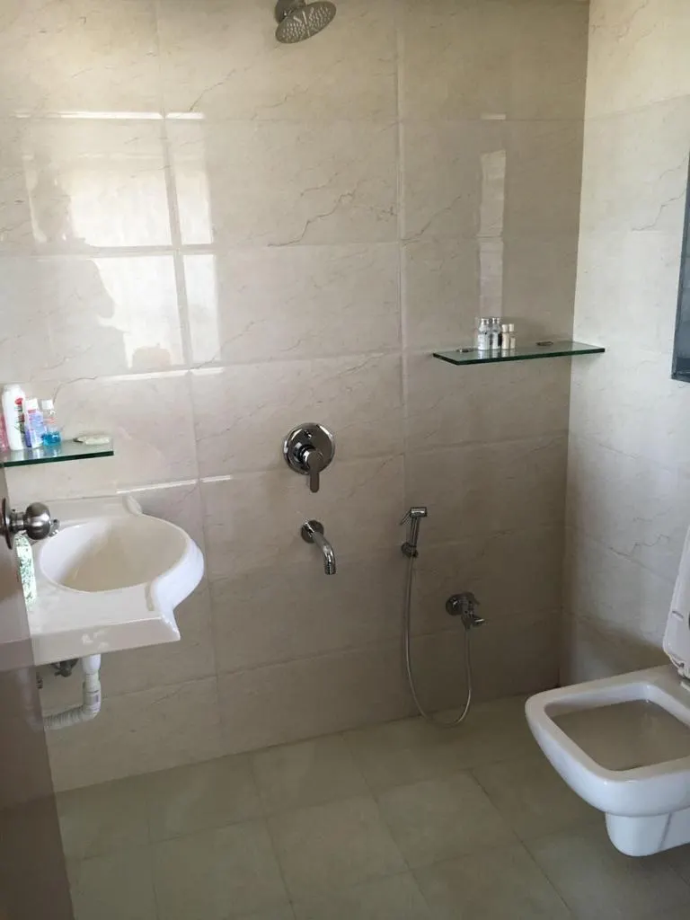 Everest Apartments — Bandra West