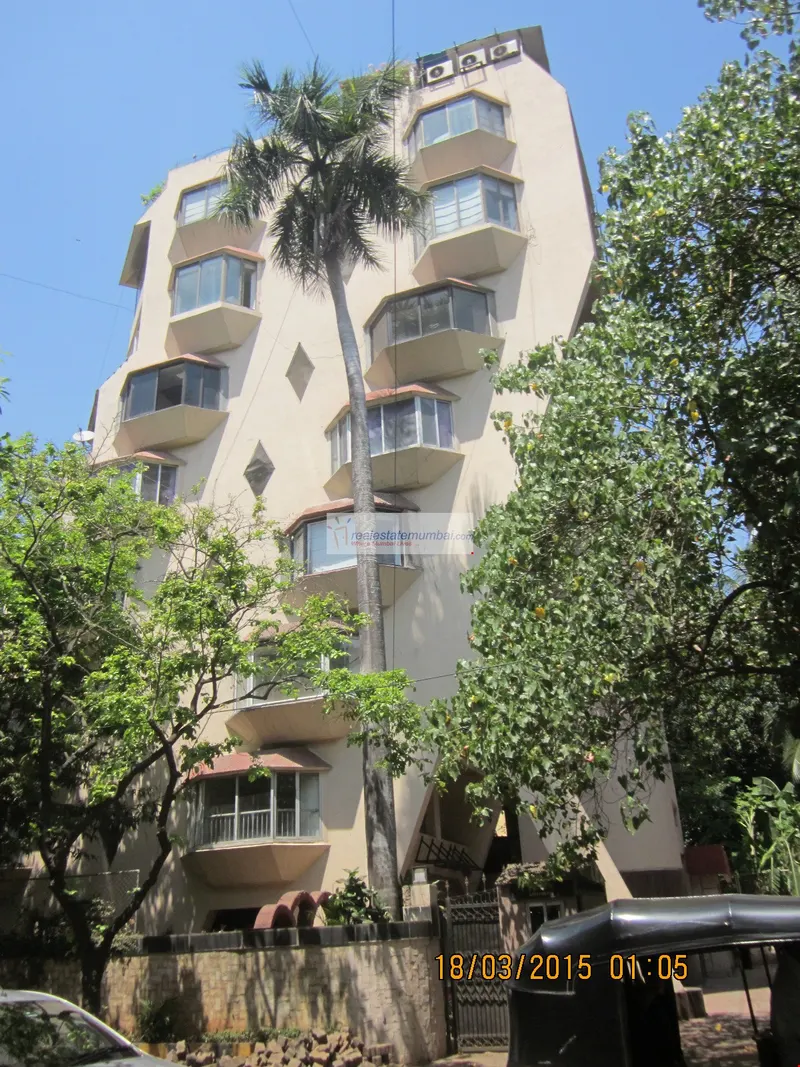 Betsy — Bandra West