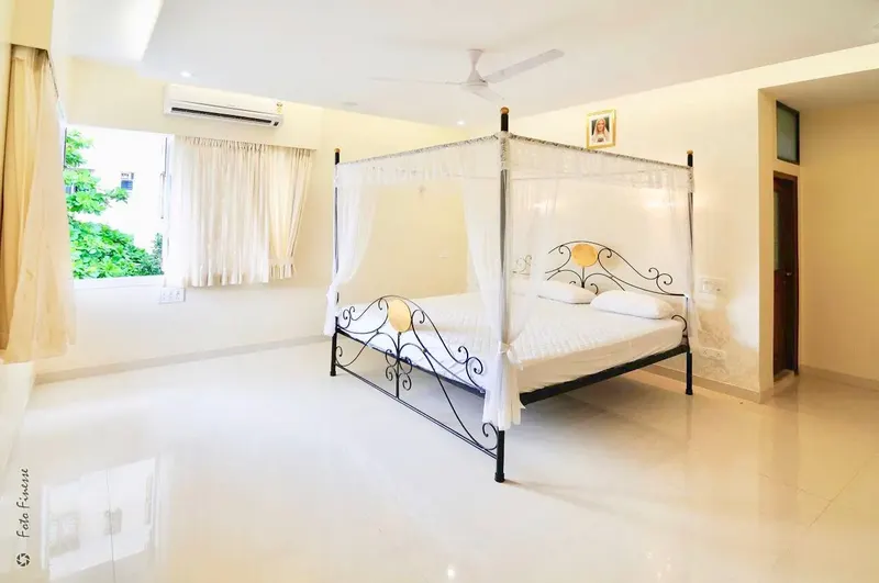 Mayqueen — Bandra West (14)